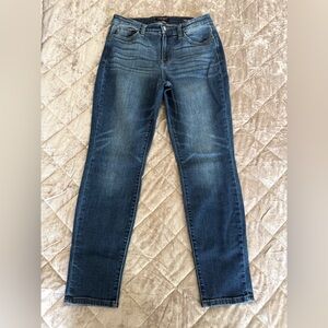 Judy Blue Dark Wash MIDRISE Slimfit  Jeans. JB82428DK. 9/29